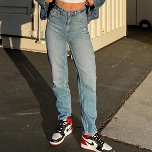 Guess Tapered High Mom Jean